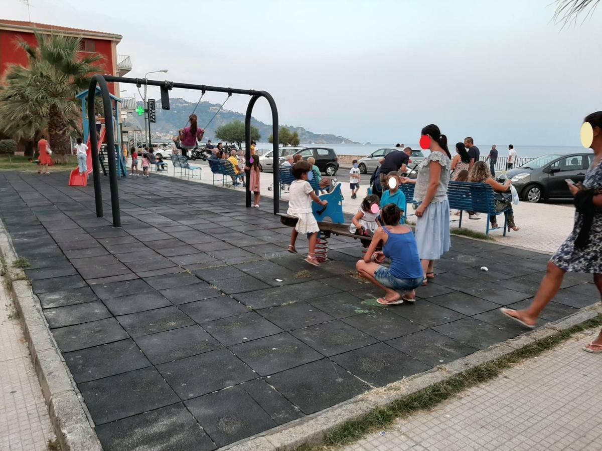 La Casa Nel Vicolo Apartment Giardini Naxos Luaran gambar